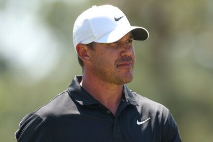 Brooks Koepka runs to comfort young girl hit by golf cart during his Valspar Championship