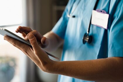 Foreign grads sideline US-trained doctors in coveted programs, bombshell complaint alleges