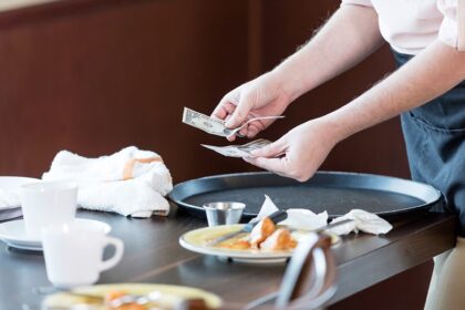 No tips, worse service? Restaurant owners warn trend is 'degrading' dining experience