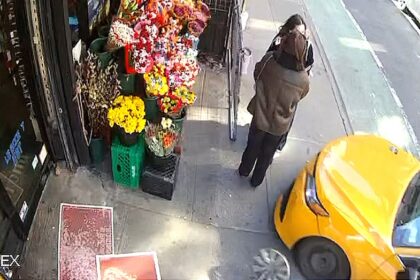 Video shows out-of-control NYC taxi plow into 2 women on sidewalk