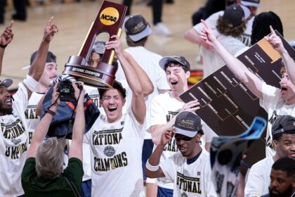 Division III national championship ends on wild buzzer-beater as Mary Washington wins first title