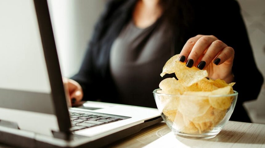 Food cravings at 3:45 pm aren't random, here's what your body may be warning you about