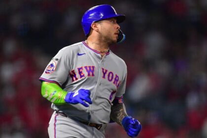 Mets broadcaster needles team after batter fails to break bat over his knee in frustration