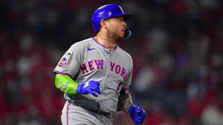 Mets broadcaster needles team after batter fails to break bat over his knee in frustration