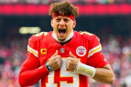 Patrick Mahomes so obsessive about knee rehab he takes a trainer with him when he leaves town
