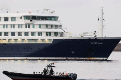 Top WHO official warns cruise passengers are high-risk contacts as Americans return from hantavirus ship