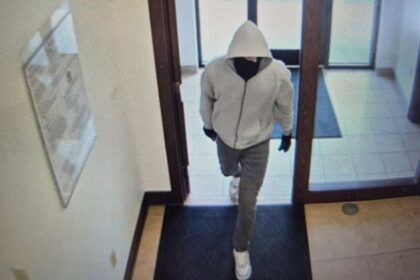 Two Kentucky bank employees shot and killed during robbery, police hunting suspect