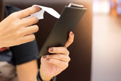 Customers hit with automatic 20% gratuities as restaurants combat tipping confusion