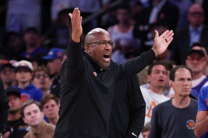 Knicks coach Mike Brown rips officiating after free throw discrepancy in Game 3 loss to Spurs
