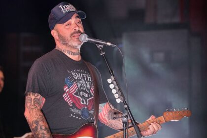 Aaron Lewis says music industry turned its back on him because of his politics