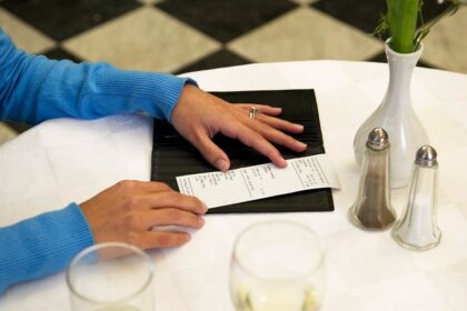 Automatic tip or service charge? New state law requires restaurants to tell diners before they order