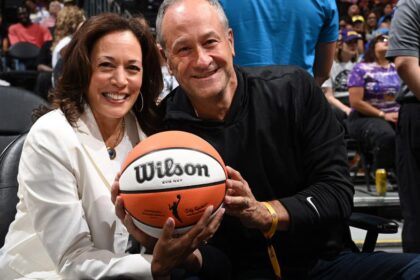 Kamala Harris attends Los Angeles Sparks game, gives an insufferable, uninspiring speech to the team