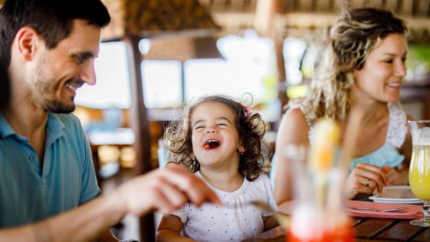 Restaurant owner says dining room is 'not a playground' as etiquette experts weigh in on viral debate