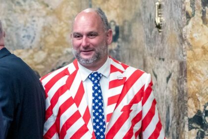 SEE IT: Pennsylvania Democrats boot GOP lawmaker from House floor over patriotic America 250 suit