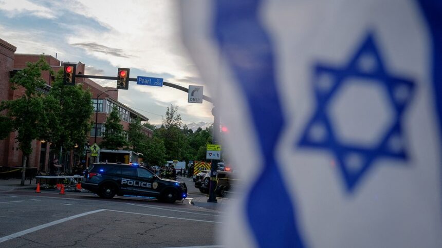 Suspect in custody after 2 men wounded in possible 'antisemitic stabbing' attacks: officials