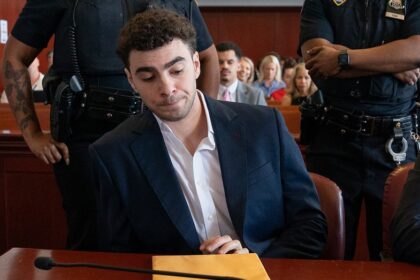 Manhattan DA's office says Luigi Mangione defense spread false claims about murder trial media plan