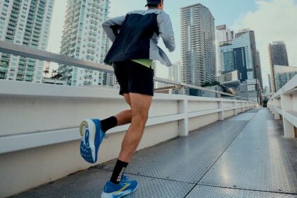 Podiatrists say these Brooks sneakers can help with plantar fasciitis â now under $100 on Amazon